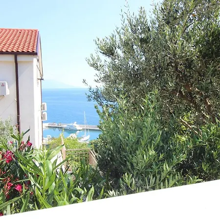 Kety Beautiful 100 Meters To The Apartman