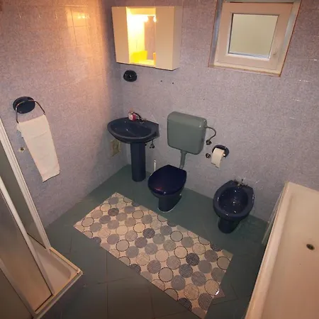 Kety Beautiful 100 Meters To The Apartman